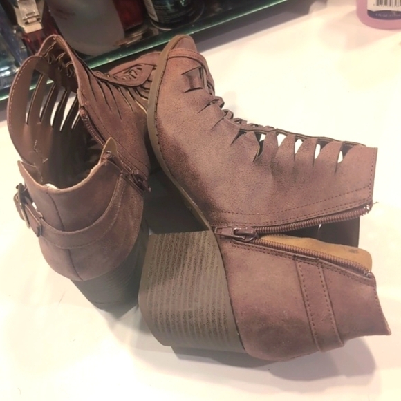 Qupid Mauve Chunk Heels Peep Toes Sandals Size 8 - Picture 6 of 13